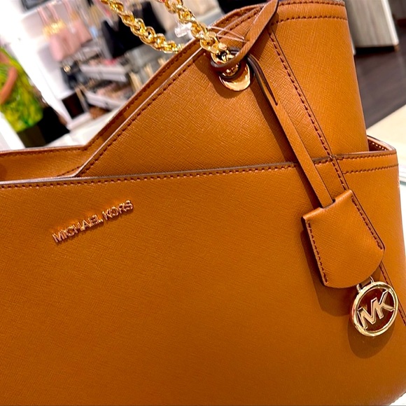 Michael Kors Jet Set Large Saffiano Leather bag - Picture 8 of 10